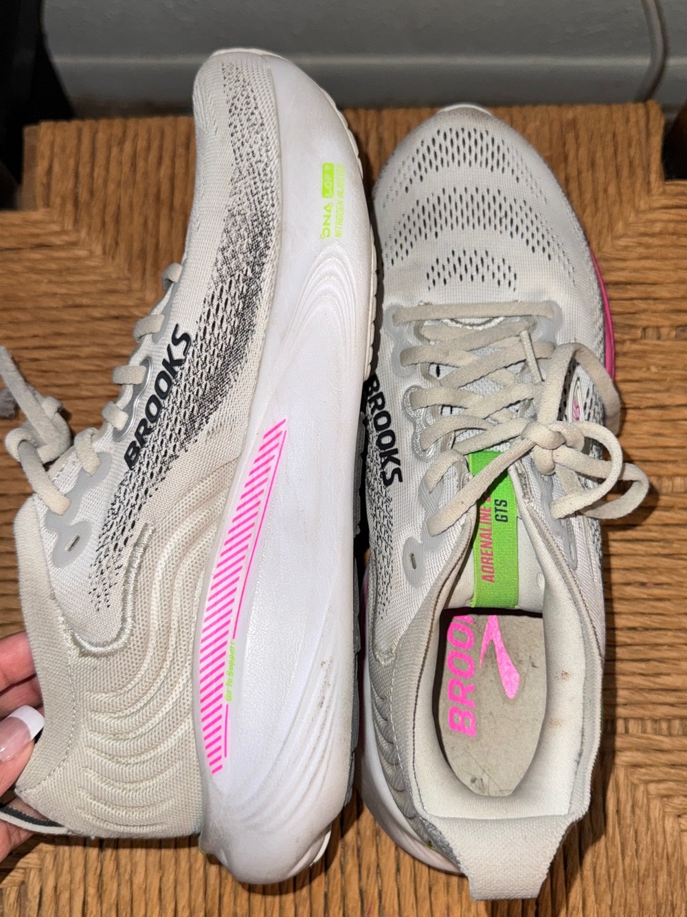 Brooks Adrenaline GTS 23 Women’s Running Shoes White Pink Lime Size 10